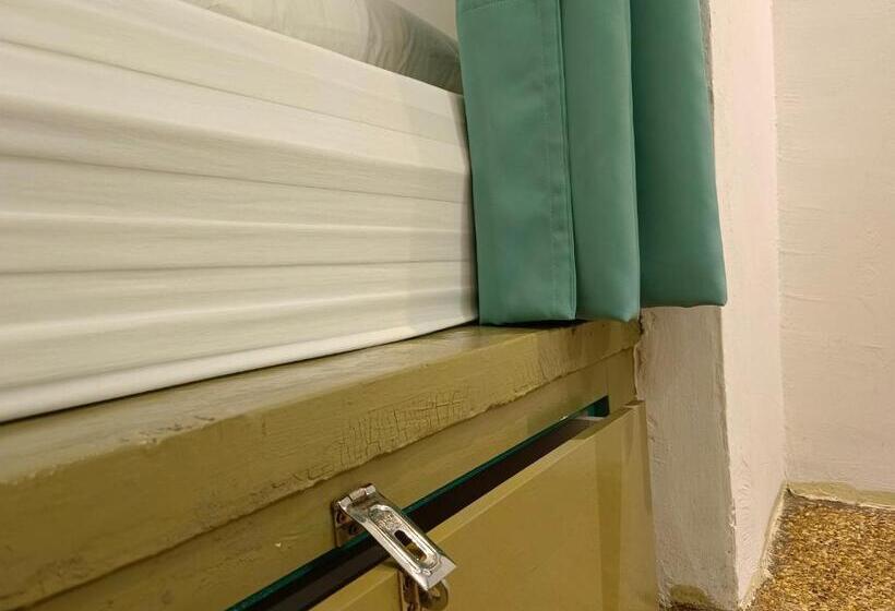 Трехместный Номер Комфорт, Beds In Garden Hostel Sdn Bhd