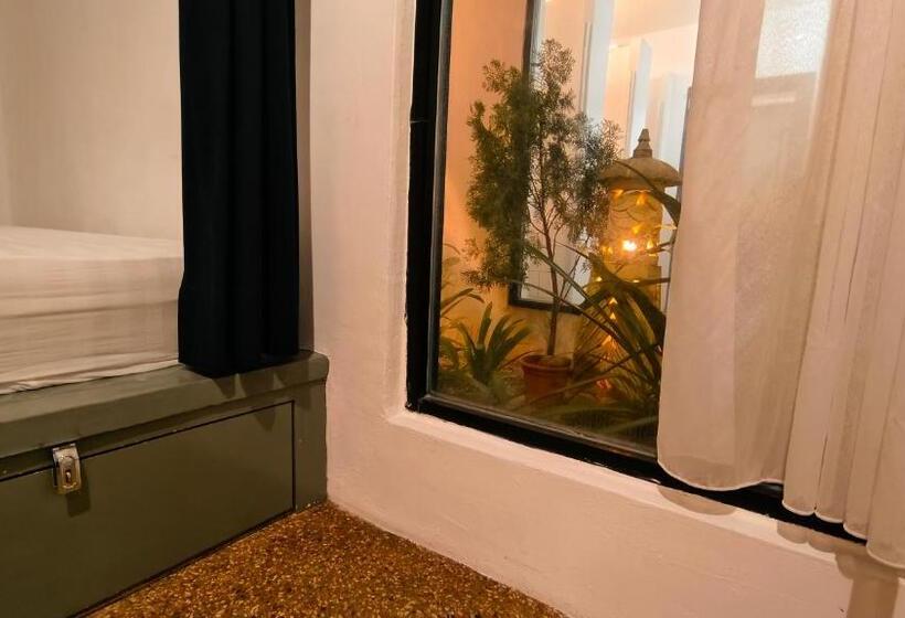 Семейный Номер, Beds In Garden Hostel Sdn Bhd