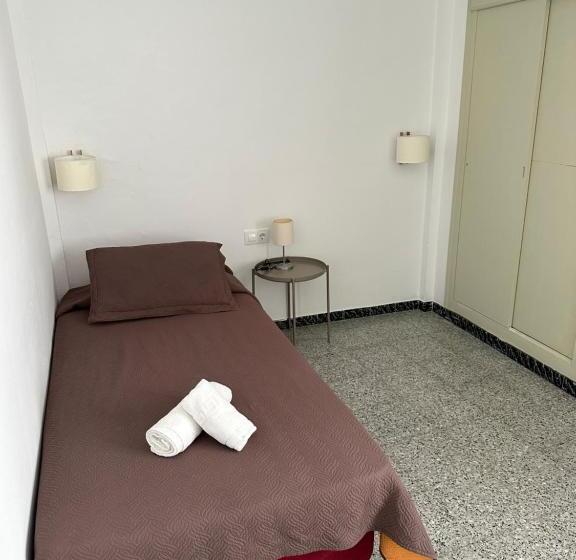 Standard Single Room, L'illa