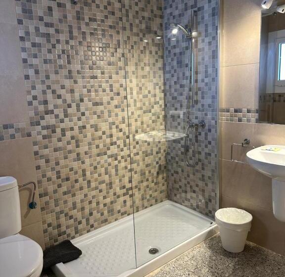 Standard Single Room, L'illa