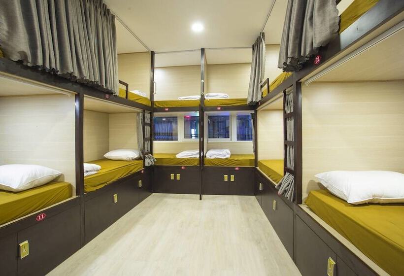 تختخواب در اتاق مشترک, Saigon Marvel Hostel