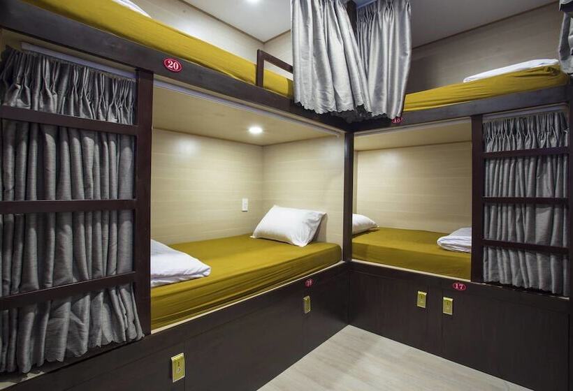 تختخواب در اتاق مشترک, Saigon Marvel Hostel
