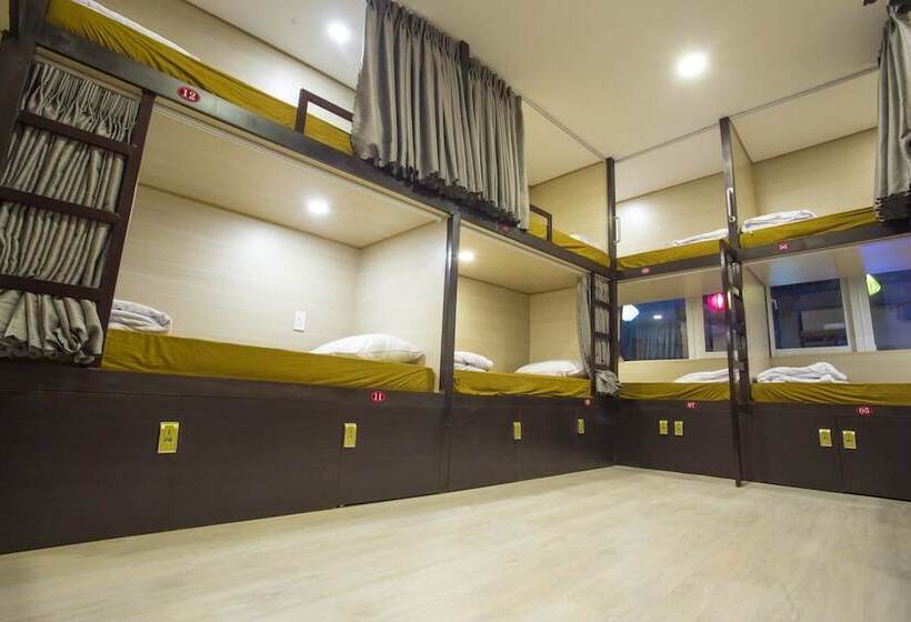 تختخواب در اتاق مشترک, Saigon Marvel Hostel