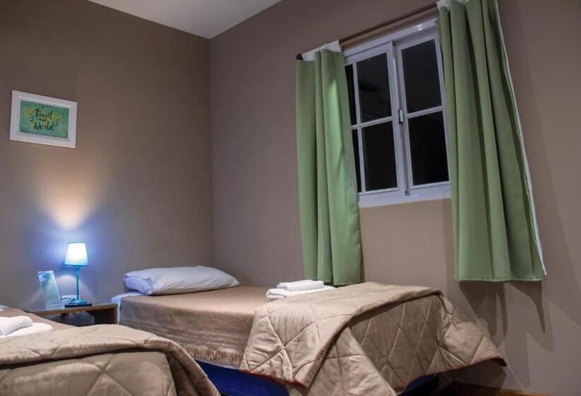 Номер Стандарт Трехместный, Caminos Hostal
