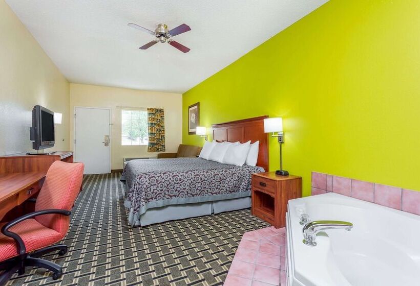 Suite, Days Inn By Wyndham Trenton