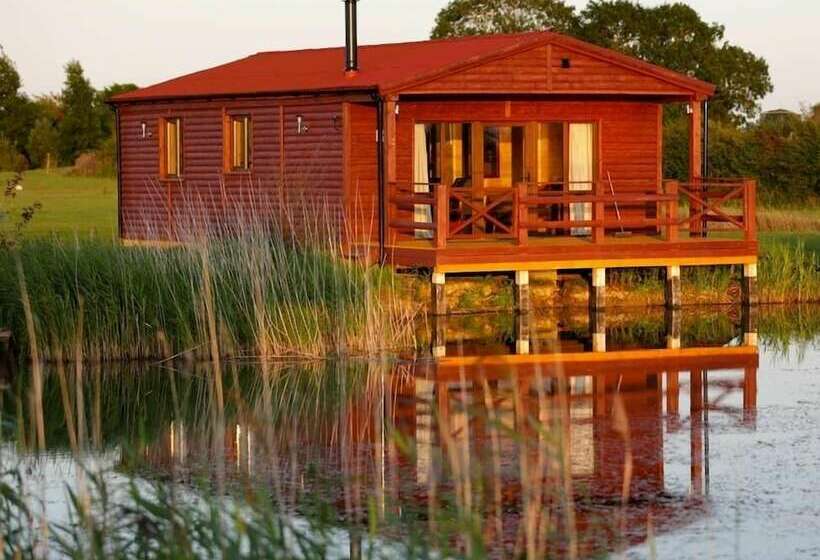 Апартаменты Комфорт 1 Спальня, Lakeside Fishing Lodges