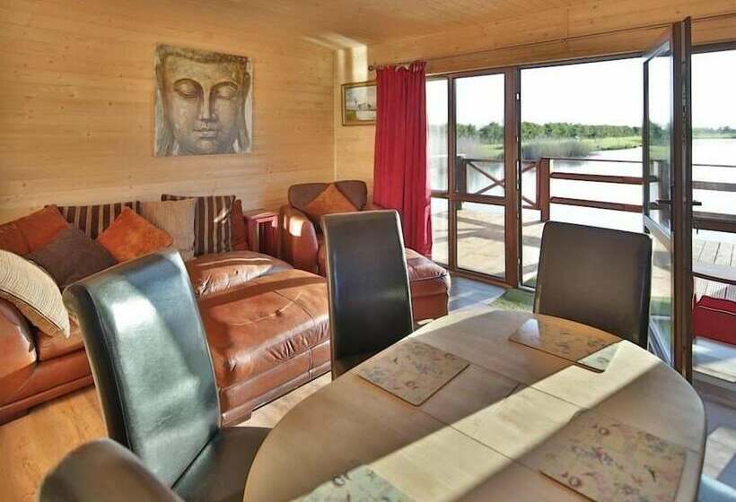 Апартаменты Комфорт 1 Спальня, Lakeside Fishing Lodges