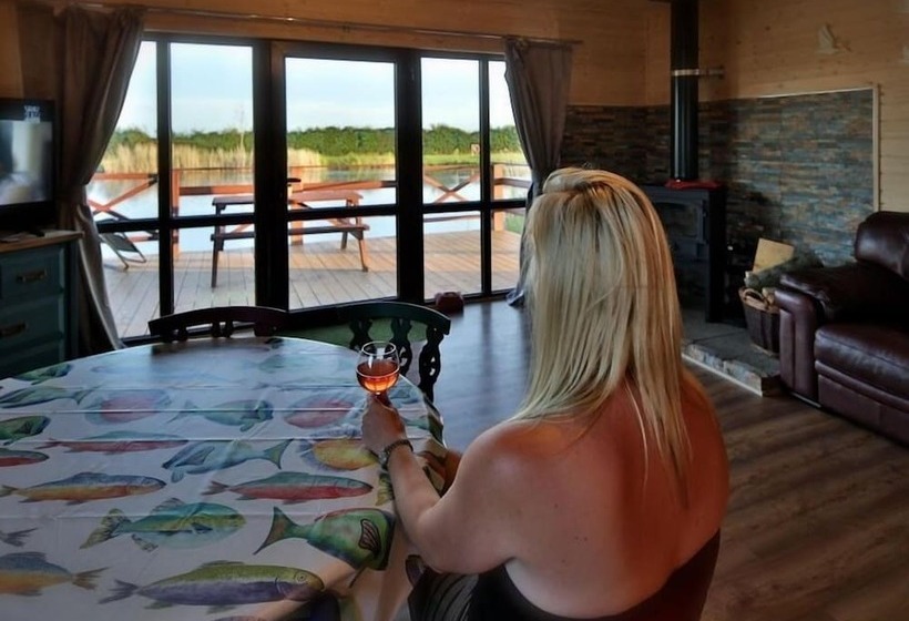 Апартаменты Комфорт 1 Спальня, Lakeside Fishing Lodges