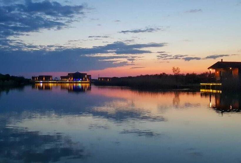 Апартаменты Комфорт 1 Спальня, Lakeside Fishing Lodges