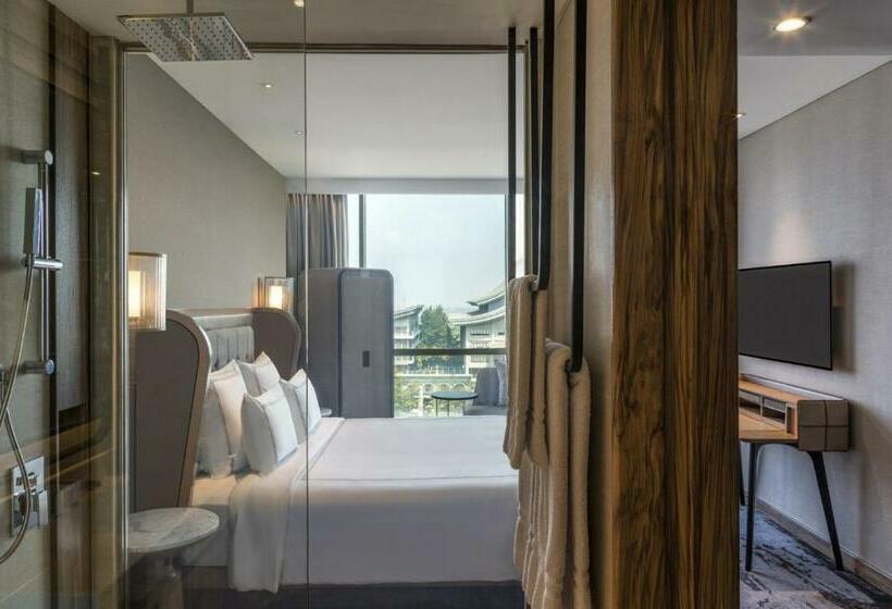 Номер Executive Кровать Кинг, Swissotel Jakarta Pik Avenue