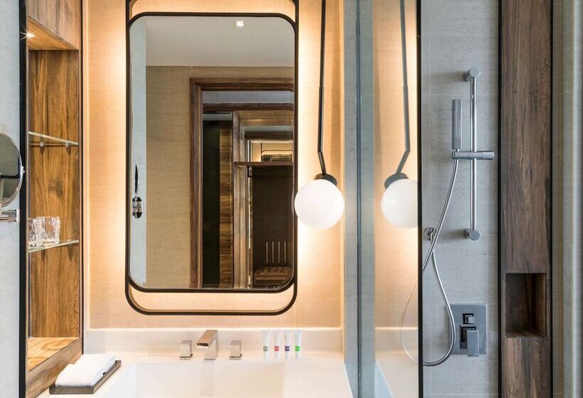Номер Премиум, Swissotel Jakarta Pik Avenue