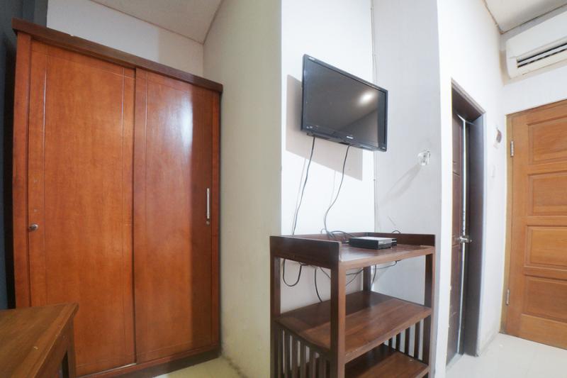 Номер Стандарт, Reddoorz Plus Near Green Pramuka Square Mall