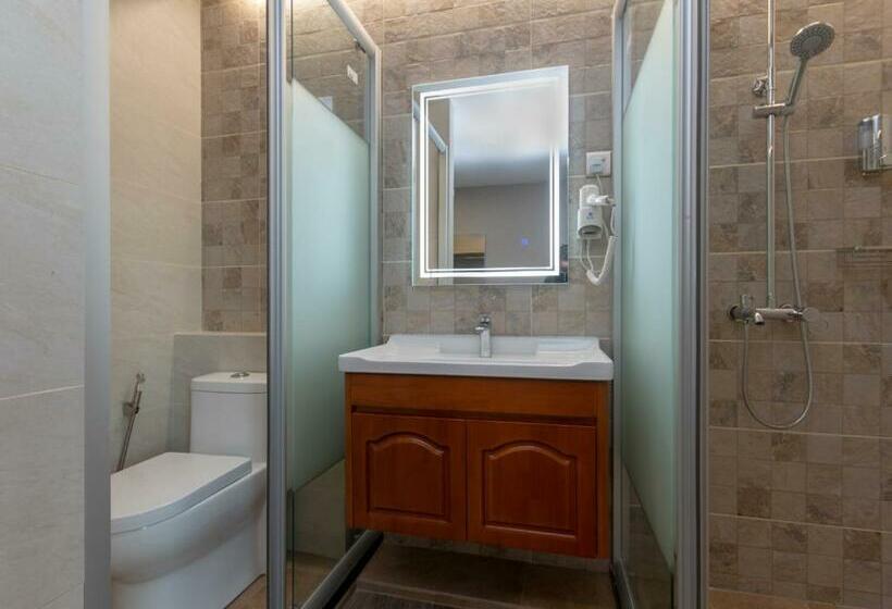 Номер Deluxe Кровать Кинг, Regent Hotel By Oyo Rooms