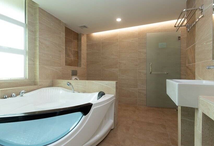 Номер Премиум, Regent Hotel By Oyo Rooms