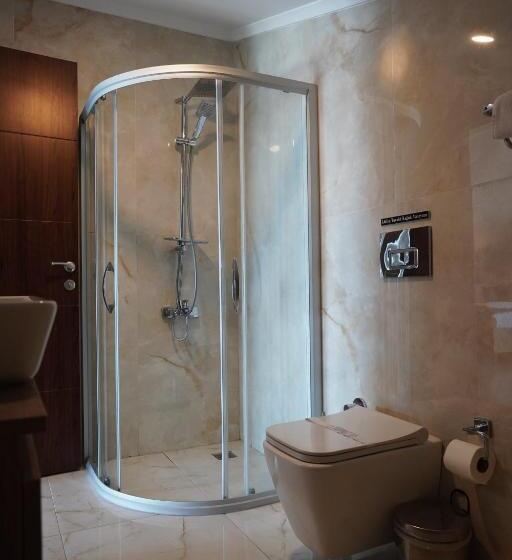 اتاق خانوادگی با چشمانداز دریا, Room 23