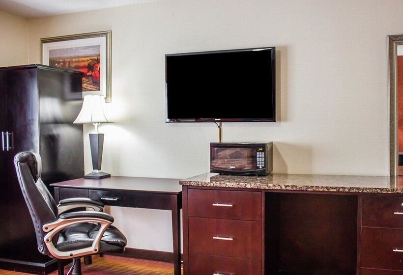 Номер Стандарт 2 Двуспальные Кровати, Rodeway Inn Macarthur Airport