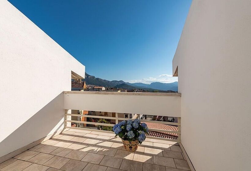 اتاق استاندارد سه نفره, Bed And Breakfast Dorgali