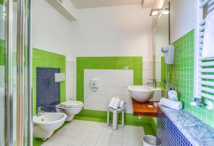 اتاق اکونومی, Penthouse