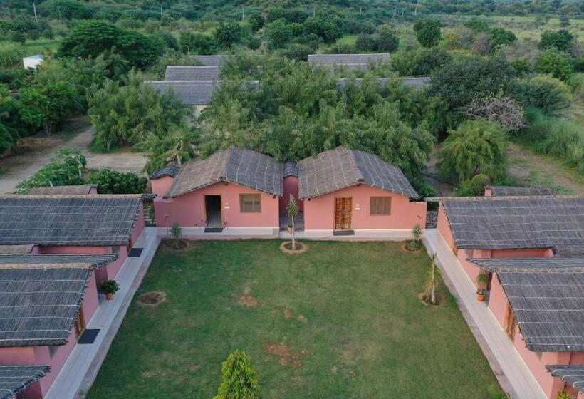 小室, Amar Bagh Resort