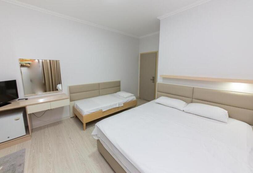 Triple Room Sea View, Andi
