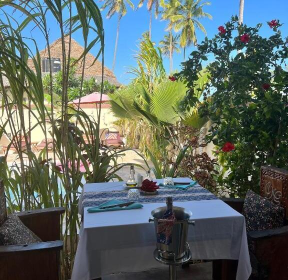 استودیو استاندارد با چشم‌انداز استخر, Gadea Boutique Hotel& Gadea Garden Italian Restaurant