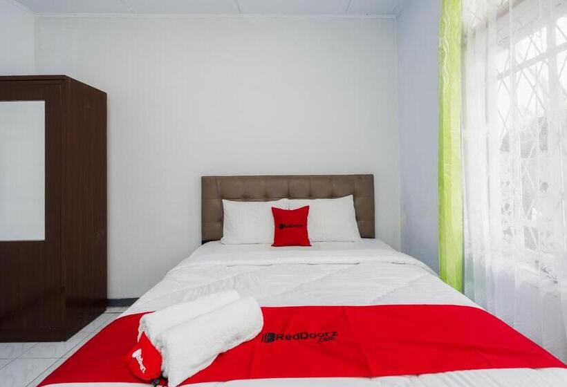 Номер Economy, Reddoorz Syariah Near Rsud Cimacan