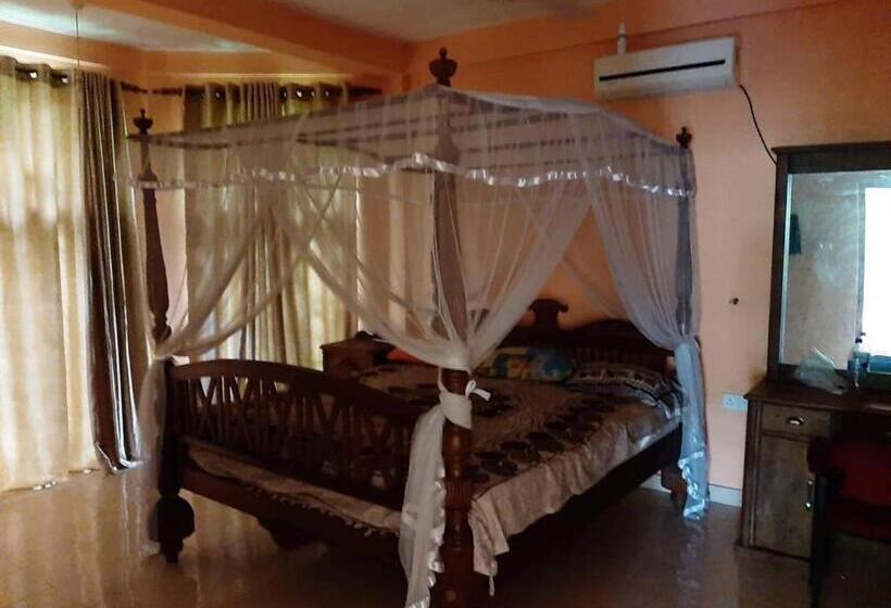 Номер Стандарт, The Golden Residence