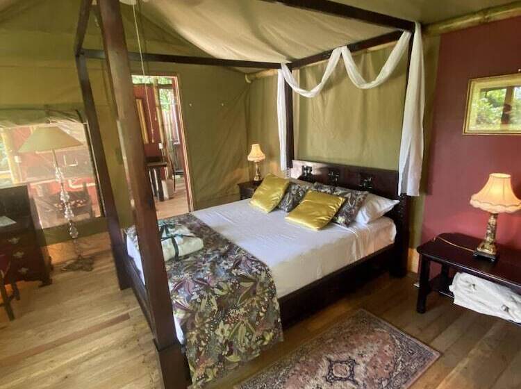 چادر با خدمات رفاهی استاندارد, Colina Secreta   Glamping And Villas