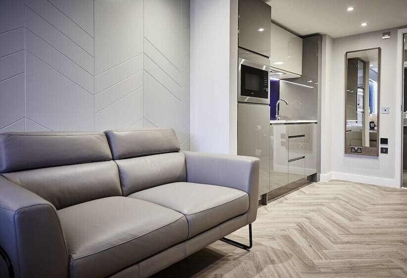 Студия Стандарт, Roomzzz York City
