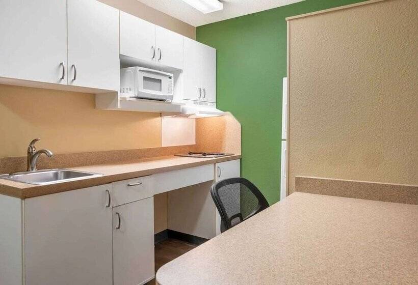 Люкс Адаптированный для Инвалидов, Suburban Studios Columbus North