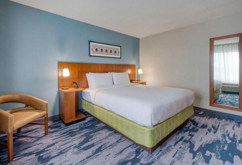 Номер Стандарт Кровать Кинг Адаптированный для Инвалидов, Fairfield Inn & Suites Raleigh Crabtree Valley