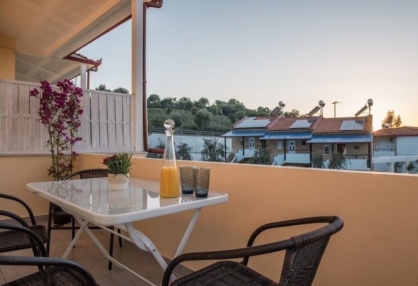 复式房间, Caretta Village