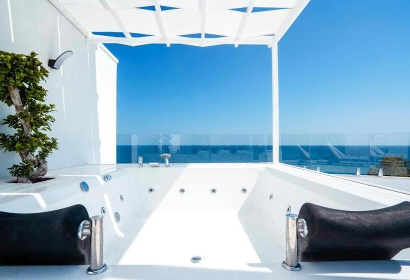 Deluxe Suite King Bed, Reo Hotel & Spa