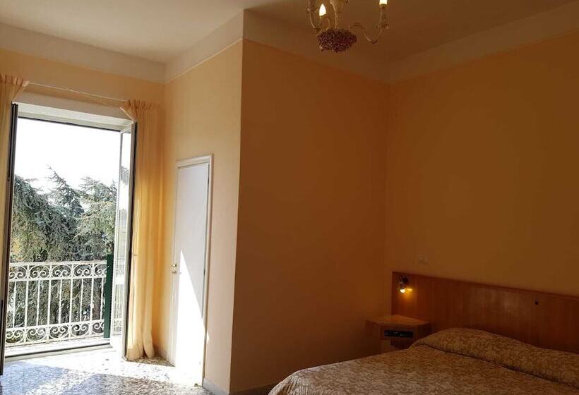 Номер Стандарт Трехместный, Albergo Santa Teresa