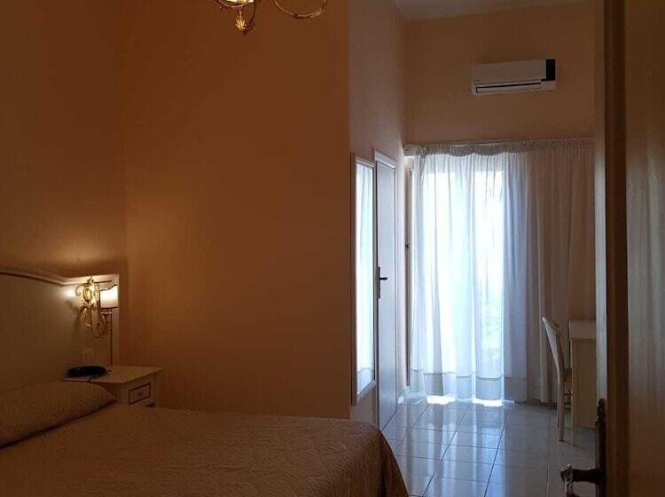 Номер Стандарт Трехместный, Albergo Santa Teresa