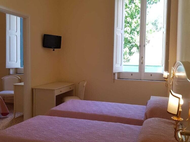 Четырехместный Номер Стандарт, Albergo Santa Teresa