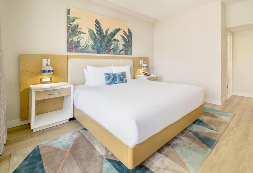 带大床的标准间, Radisson Resort Miami Beach