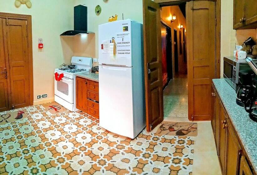 اتاق استاندارد, Carob Hostel