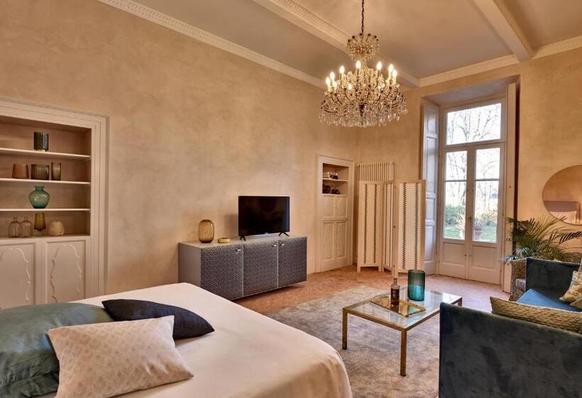 Люкс, Dandelion Como Suites & Park