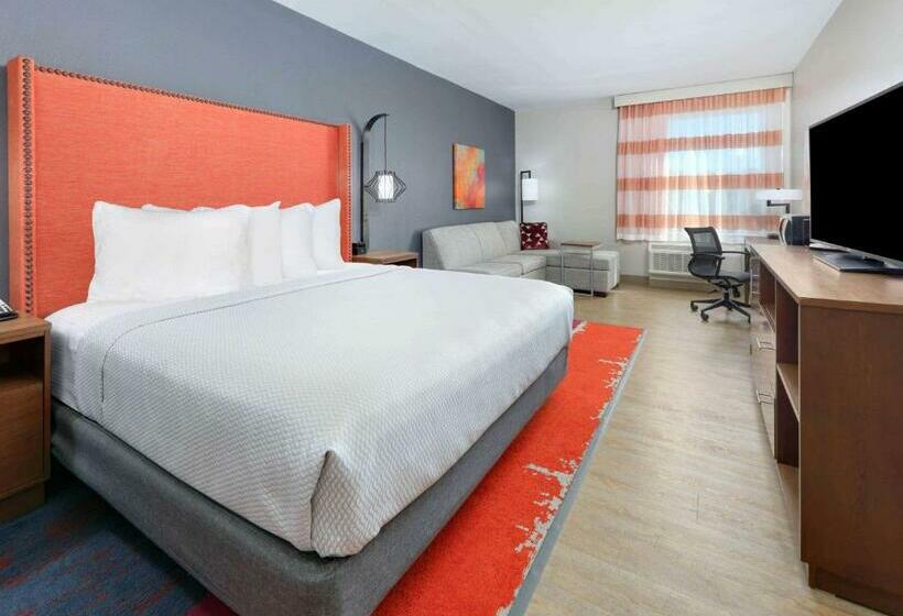 Номер Superior Кровать Кинг, La Quinta Inn & Suites By Wyndham Lakeway