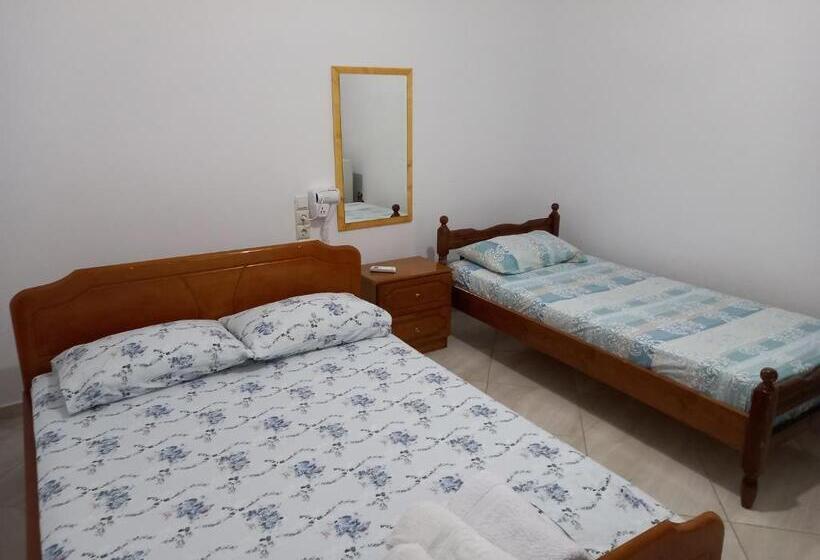 اتاق استاندارد سه نفره, Isufi Guest Houses