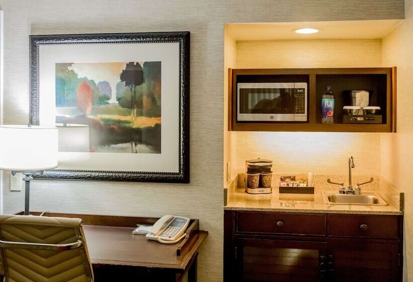 Люкс, Embassy Suites By Hilton Lexington Green