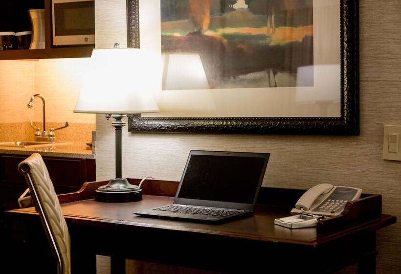 Люкс, Embassy Suites By Hilton Lexington Green