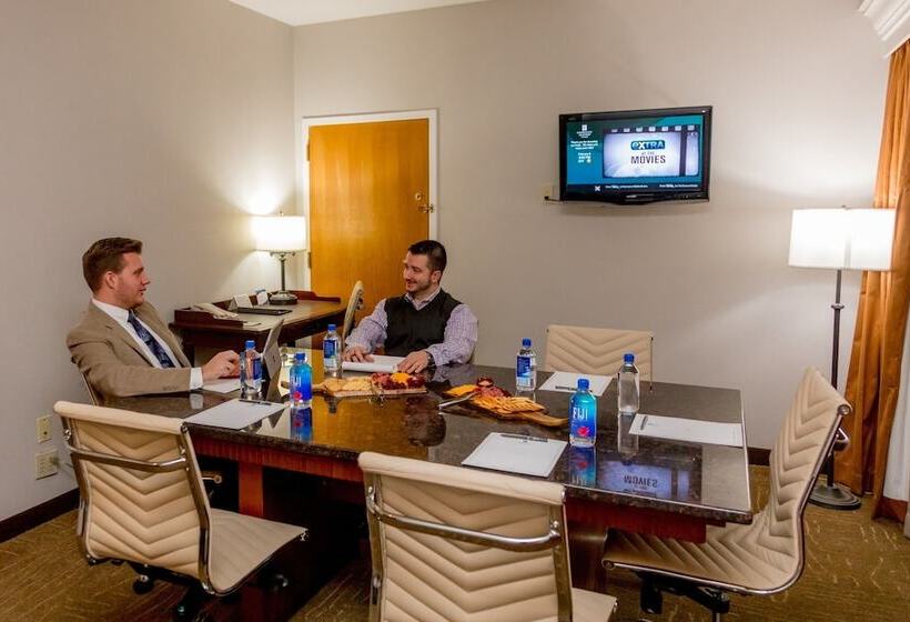 Люкс, Embassy Suites By Hilton Lexington Green