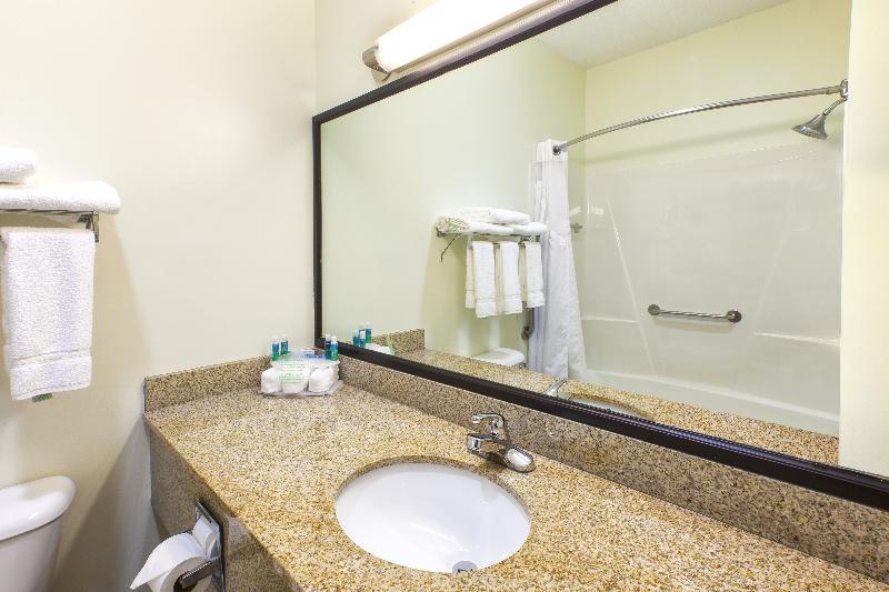 Номер Стандарт, Country Inn & Suites By Radisson, Benton Harborst. Joseph, Mi