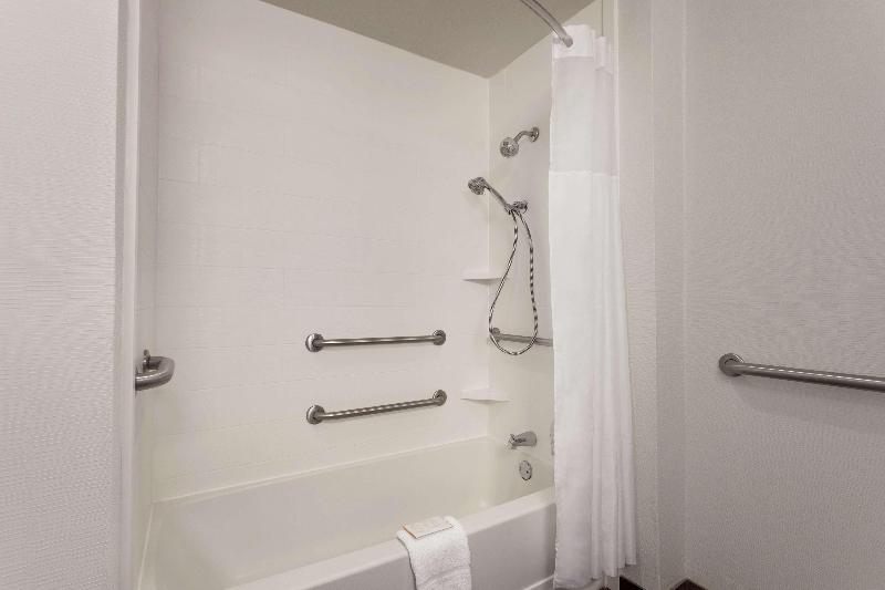 适合残疾人使用的标准间, Clarion Inn & Suites