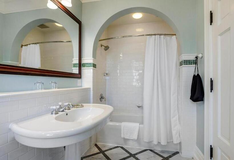 디럭스 룸, The Omni Homestead Resort & Spa