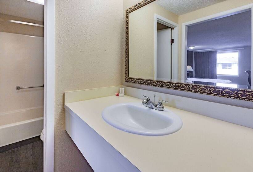 Номер Deluxe, Travelodge By Wyndham Monroe
