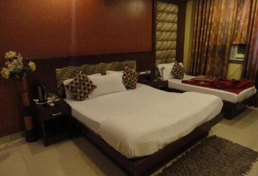 اتاق استاندارد سه نفره, Shivdev International