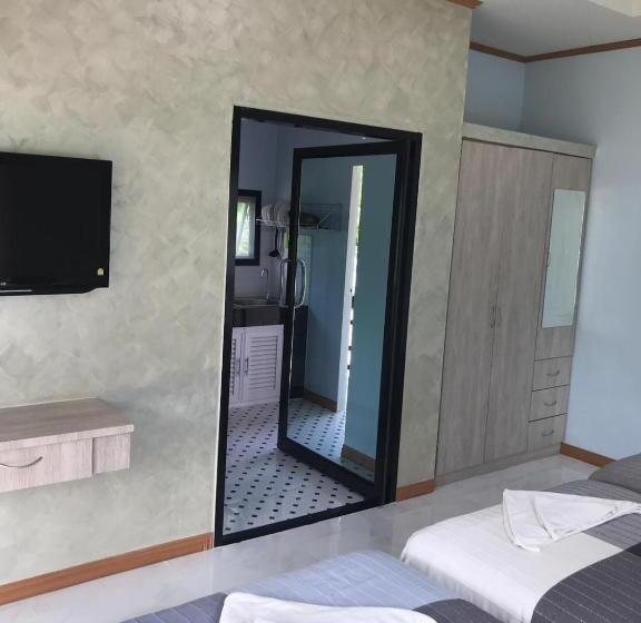 اتاق کلاسیک سه تخته, Fine Times Resort
